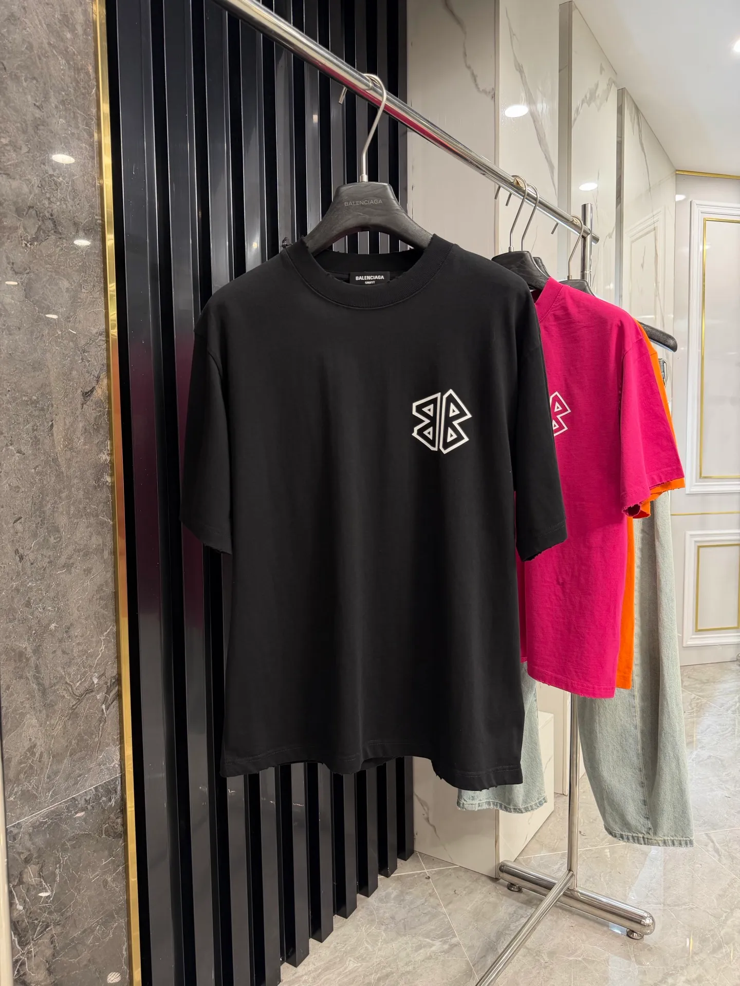 P105-BALENCIAGA* 2026 New Arrival. . 270g .Oversize . Same Style. . -Color：Black Pink Orange -SIZE：S M L XL 7071